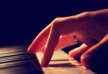 天博平台：官方：因球迷在多特vs拜仁的比赛中燃放焰火，拜仁被罚万欧.